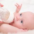 Latte artificiale: quando è necessario il biberon