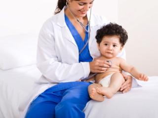 Visita dal pediatra: i controlli da fare 