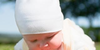 Pericoli domestici: dalle foglie ai detersivi, come proteggere il bambino