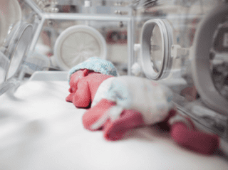 Incubatrice: una culla speciale per i neonati prematuri