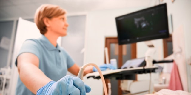 Prima ecografia in gravidanza: quando si fa e cosa si vede