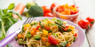 Spaghettini con i broccoli e pomodori
