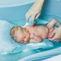 primo bagnetto neonato