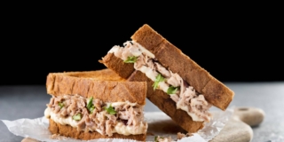 Triangoli con tonno e crescenza