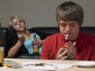 Giovani e droghe: i ragazzi vogliono provare lo sballo