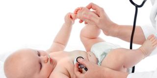 La visita dal pediatra: ecco quali controlli fare nei primi sei mesi di vita del bebè