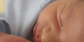 Il sonno del neonato: le dieci regole dei pediatri