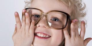 Pinocchio a scuola per educare i bambini alla salute degli occhi