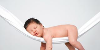 Il bebè ha problemi di sonno? Aiutalo con l’omeopatia