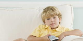 Televisione e bambini: mai più di 3 ore al giorno!