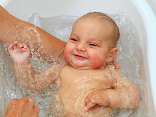 bagnetto bebè: solo con prodotti per l’infanzia