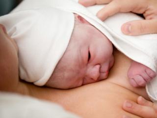 Il parto cesareo aumenta il rischio allergie nei neonati?