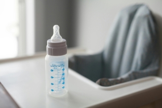 Come sterilizzare biberon, ciucci e tutti gli accessori per il neonato