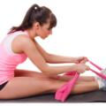 Più snelle grazie alla ginnastica con elastico
