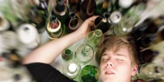 Giovani e alcol: è allarme binge drinking