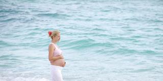 Caviglie gonfie in gravidanza: gli esercizi per trovare sollievo