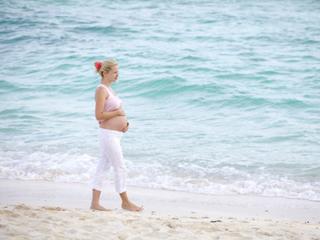 Caviglie gonfie in gravidanza: gli esercizi per trovare sollievo