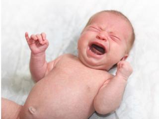 Ernia inguinale: i sintomi per riconoscerla nei bebè