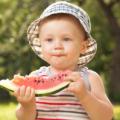 Frutta estiva ai bambini: tanti benefici e qualche precauzione