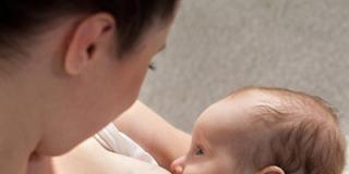 Polmonite e stafilococco: oggi si combattono con il latte materno