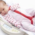 Il peso del neonato va controllato con la bilancia ogni settimana
