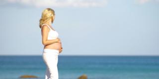 Sole e gravidanza: attenzione a tre parti a rischio