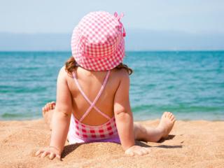 Come proteggere la pelle dei bambini dai danni del sole