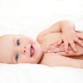 Il massaggio neonatale: un “regalo” per il bebè