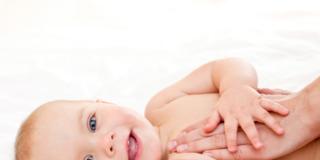 Il massaggio neonatale: un “regalo” per il bebè