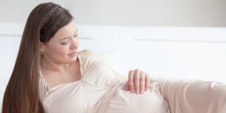Rischio parto prematuro: il riposo a letto non aiuta