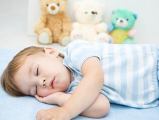 Se i bambini russano nel sonno spesso è colpa delle adenoidi 