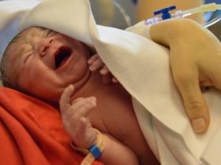 Le fasi della nascita: dalle prime contrazioni al parto in 10 tappe 