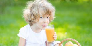 La frutta per i bambini: c’è anche quella da bere