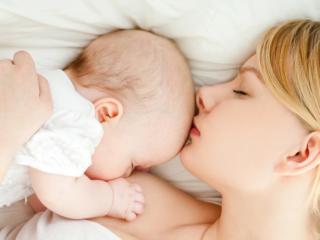 Allattamento al seno: funzionano davvero i rimedi “della nonna”?