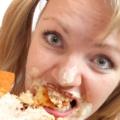 Il binge eating può mettere a rischio la vita delle ragazze