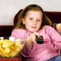 Troppa televisione aumenta il rischio di obesità tra i bambini