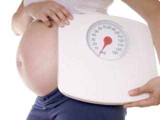 18 chili di peso in più in gravidanza mettono a rischio il bimbo