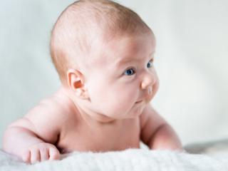 Neonato di 2 mesi: ecco come diventa grande