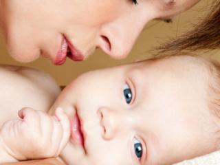 Il profumo del neonato fa innamorare la mamma