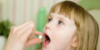 Troppi antibiotici ai bambini: è colpa dei genitori?