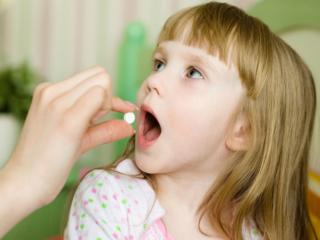 Troppi antibiotici ai bambini: è colpa dei genitori?