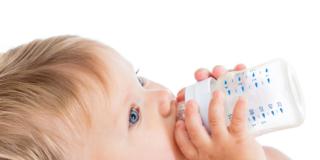 Quale latte per il bebè se c’è un’intolleranza al lattosio?