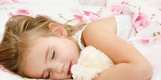Nel sonno dei bambini è importante la regolarità