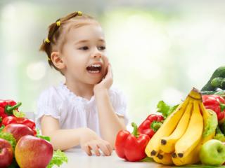 Allergie alimentari: principali responsabili nei bimbi sono frutta e verdura 