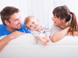 I genitori sono più felici se mettono i figli al primo posto 