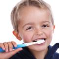 La carie nei bambini si combatte con il dentifricio (al fluoro)