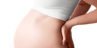 Tutti i rimedi contro mal di schiena, crampi e affanno in gravidanza