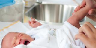 Cordone ombelicale: le risposte a 3 dubbi delle mamme