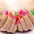 Unghie fragili dopo il parto: così ritrovano forza