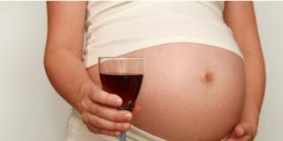 Gravidanza: rischio di parto prematuro per chi beve alcol